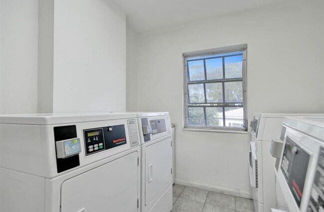 Building Photo - 6750 NE 21st Rd