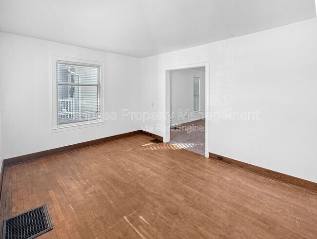 Building Photo - 619 Fulton St E