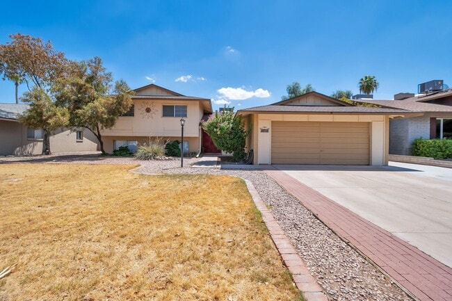 Building Photo - 6 Bed/4.5 Bath Home Close to ASU