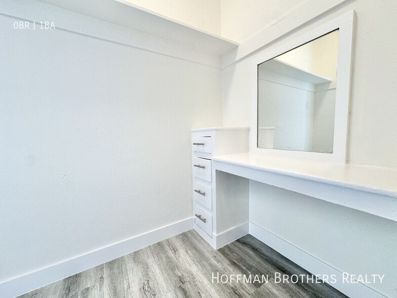 Building Photo - 1056 Normandie Ave