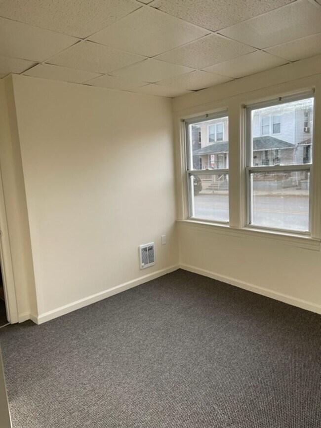 Building Photo - 237 Pattison St