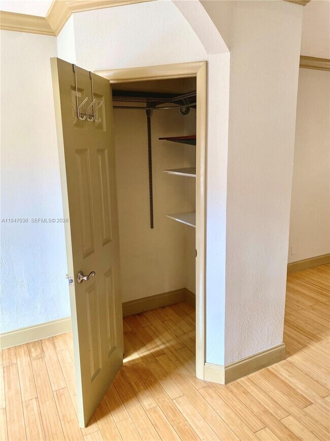 Building Photo - 744 NE 14th Ave