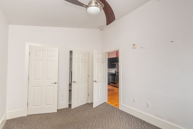 Building Photo - 1/2 OFF 1st Mo! Beautiful Condo in Kimball...