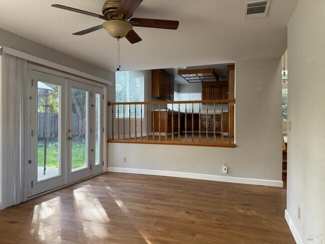 Building Photo - 861 Sonnet Dr