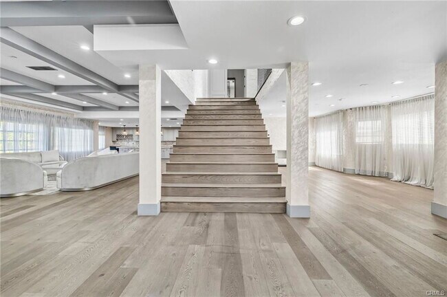 Building Photo - 17153 Rayen St