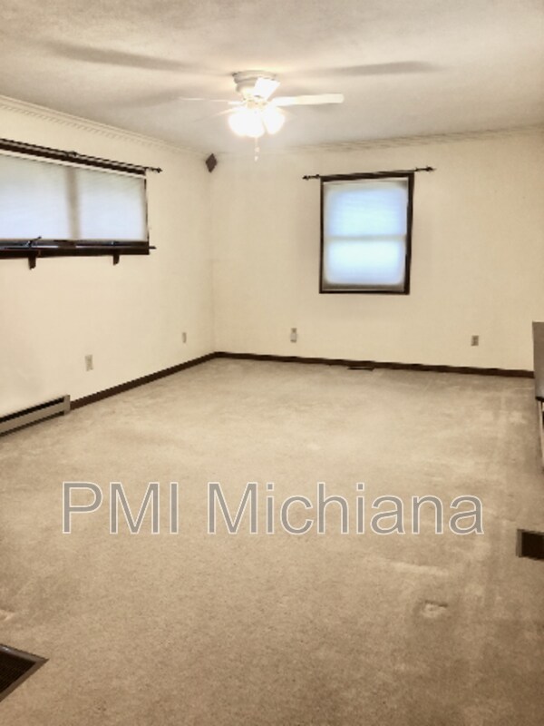 Building Photo - 52554 Kenilworth Rd