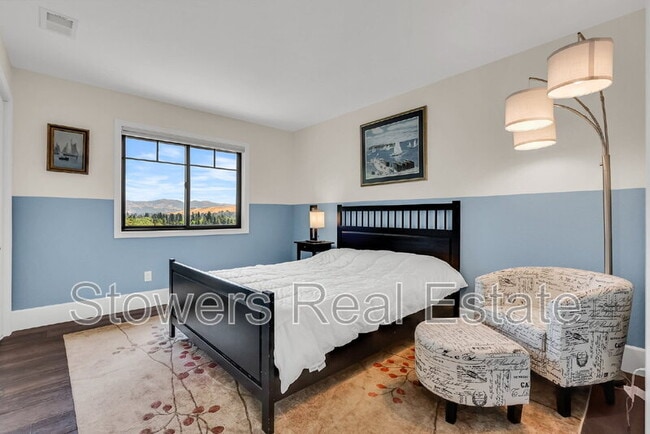 Building Photo - 325 Paraiso Dr