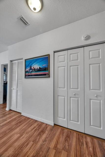 Building Photo - 360 SE Rogers Ct