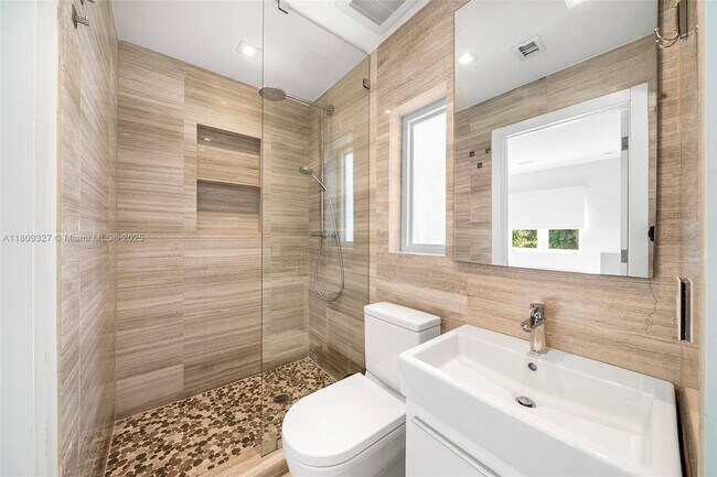 Building Photo - 775 W 49th St