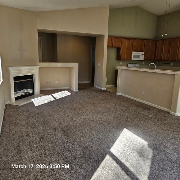 Building Photo - 916 Sawyer Way