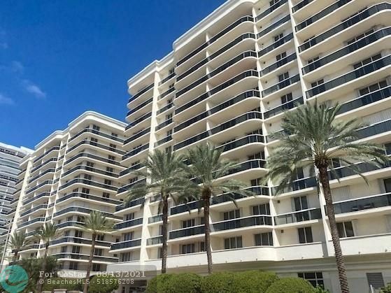 Building Photo - 9559 Collins Ave