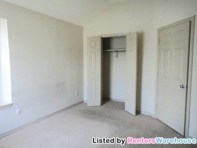 Building Photo - Beautiful Townhome in Euless!!