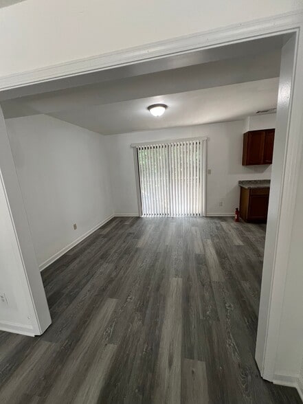 Building Photo - 424 Tarragon Wy SW