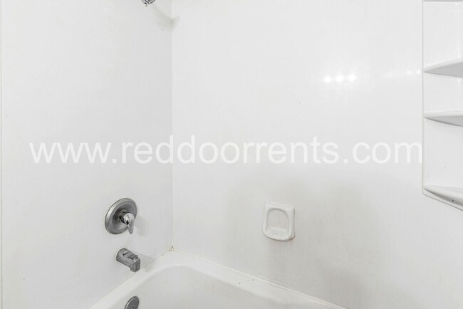 Building Photo - 5904 Beau Jardin Dr