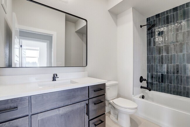 Building Photo - Modern 2 bedroom 2 bathrooms available in ...