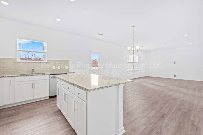 Building Photo - 2137 Riverbend Ave