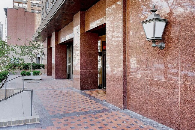Building Photo - 1520 York Ave