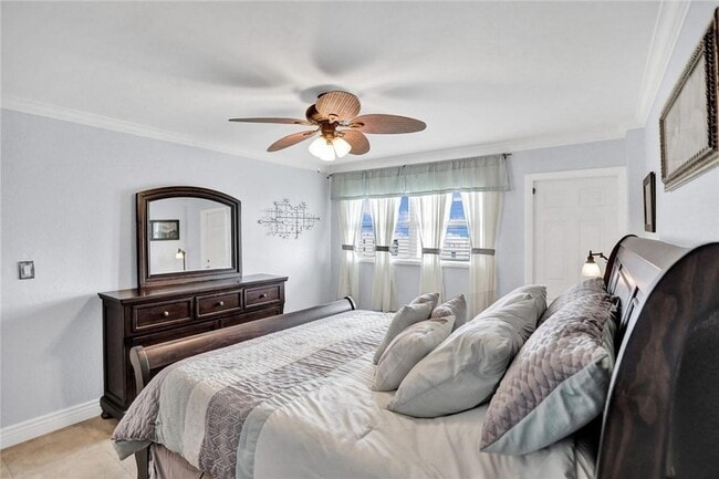 Building Photo - 1160 Hillsboro Mile Unit 904