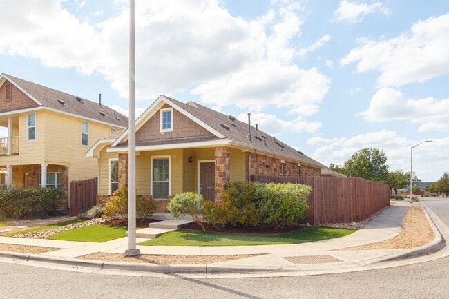 Building Photo - NOW 3 BEDROOM HOME LOCATED IN SAN MARCOS, TX!