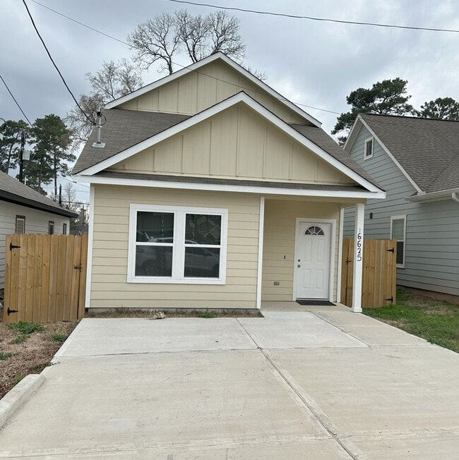 Primary Photo - 16625 E Lynbrook