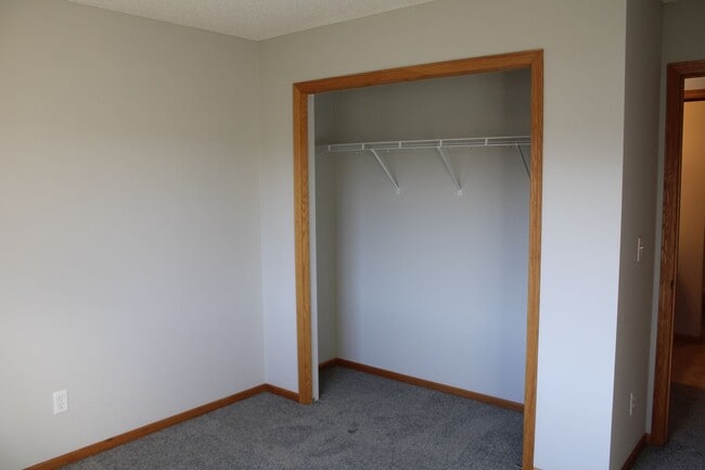 Building Photo - Charming 2BR/2BA Townhome in Prime Location