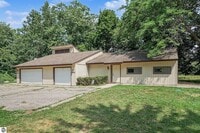 Building Photo - 983 Meadowbrook Dr
