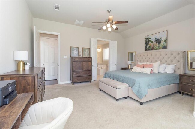 Building Photo - 3010 Flora Manor Dr