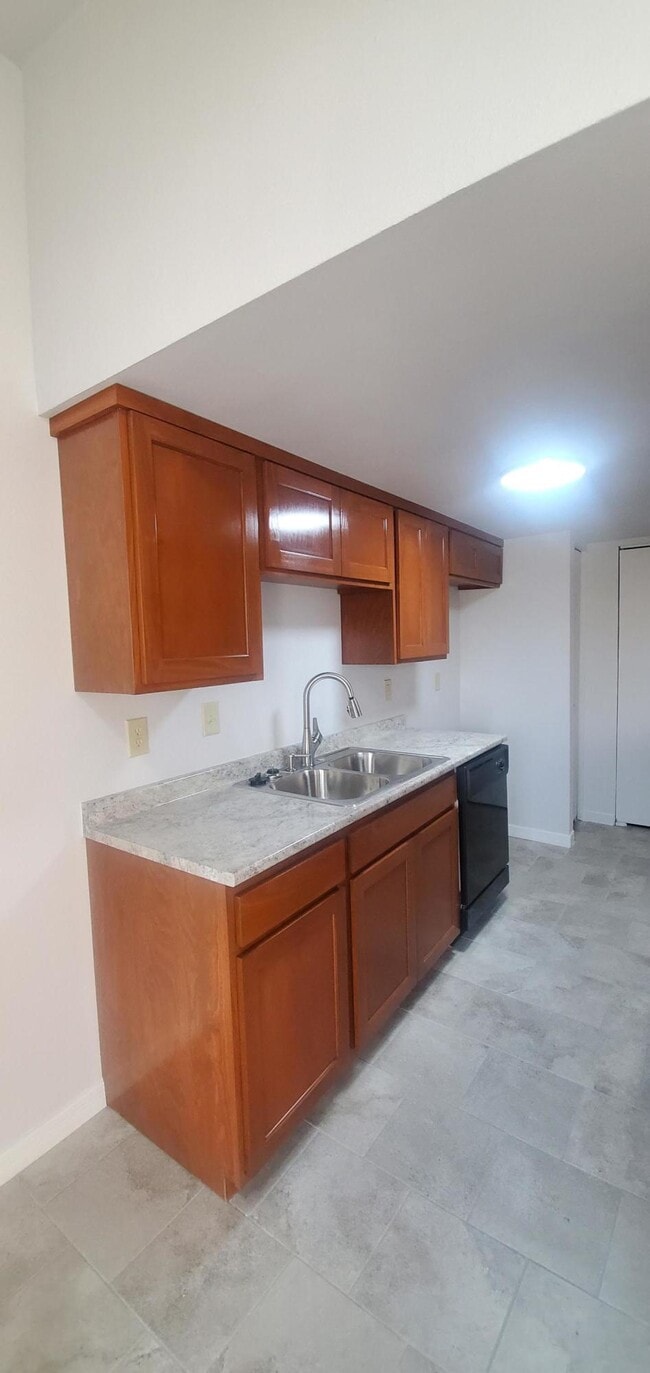 Building Photo - 2909 Beachcomber Dr