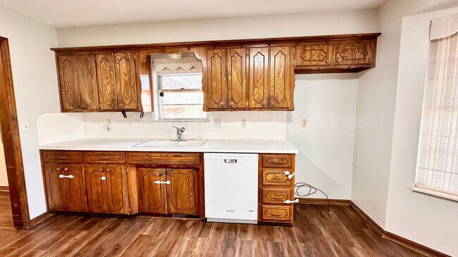 Building Photo - 12109 Camelot Dr