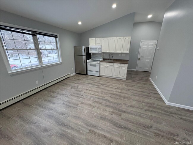 Building Photo - 10 Matsunaye Dr