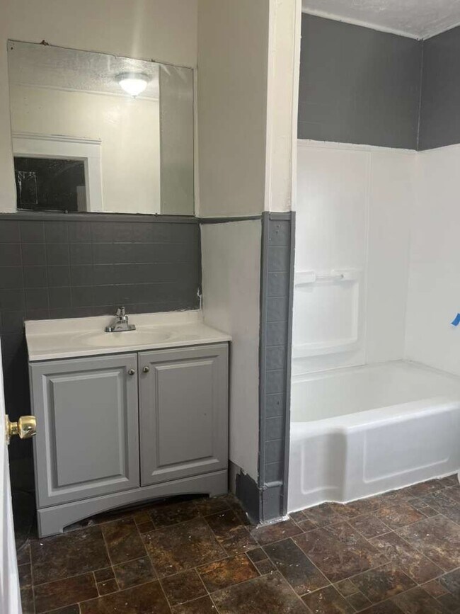 Building Photo - 2989 E 61st St