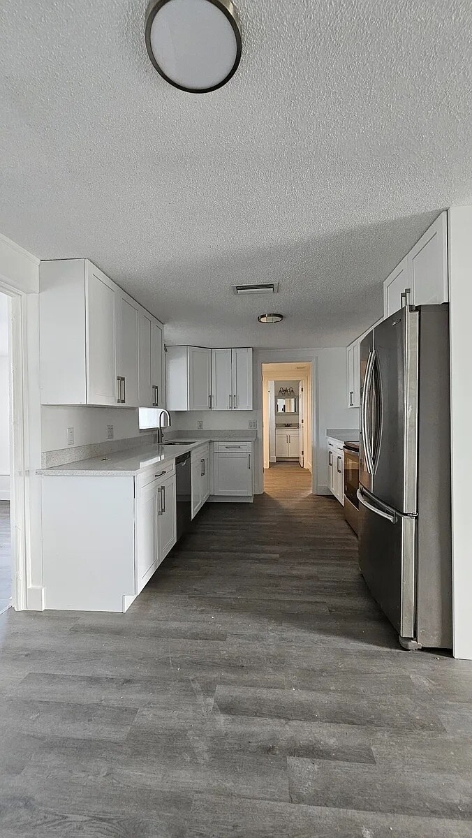 Building Photo - 6441 Woodland Ln