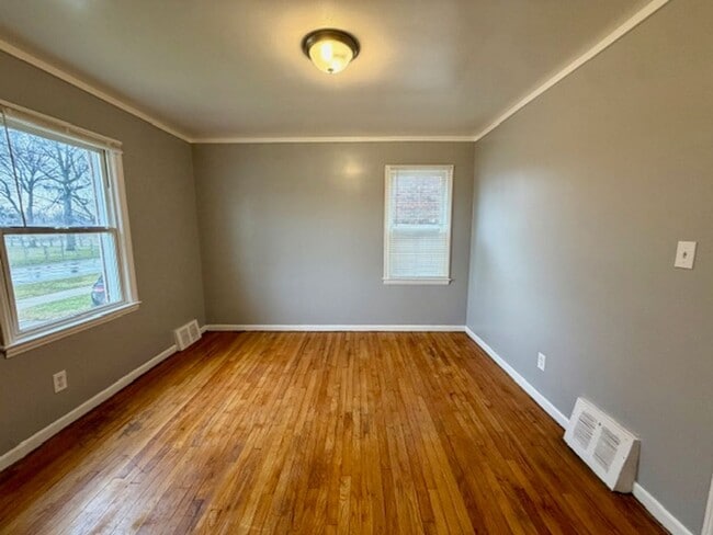 Building Photo - Updated 3-Bedroom, 1-Bath Brick Bungalow Home for Lease – Must See! Welcome Section 8