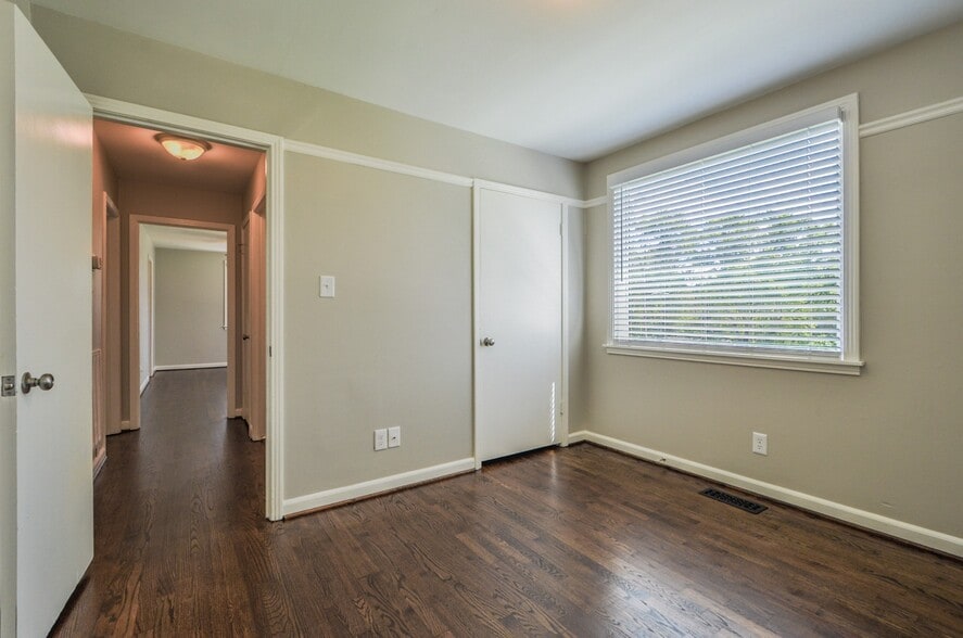 Building Photo - 5015 Packard Dr