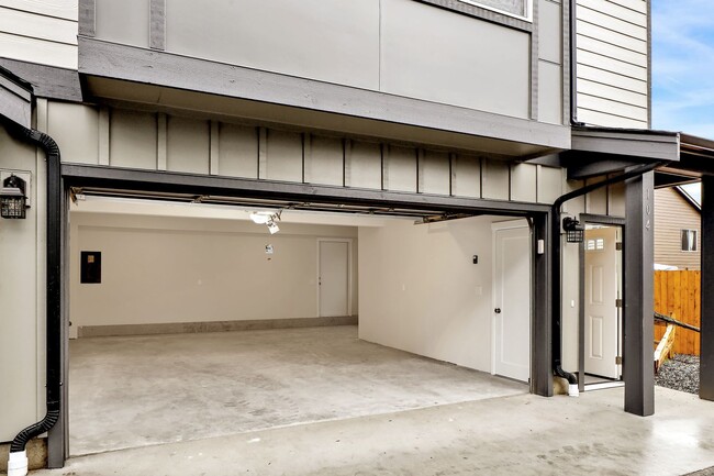 Building Photo - 1809 Eastgate Loop