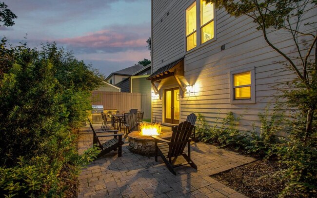 Building Photo - 2323 Woodhead St