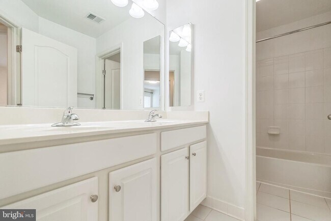 Building Photo - 42385 Trellis Square