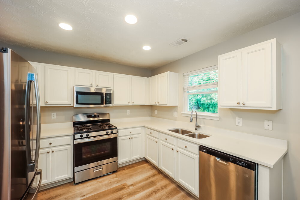 Building Photo - 9422 Lakeview Rd