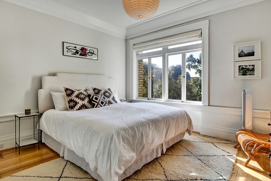 Building Photo - 2299 Sacramento St