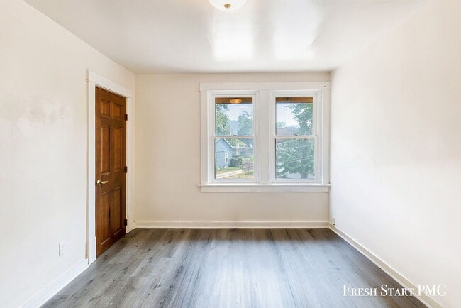 Building Photo - Light-Filled & Well-Connected Living – 1 B...
