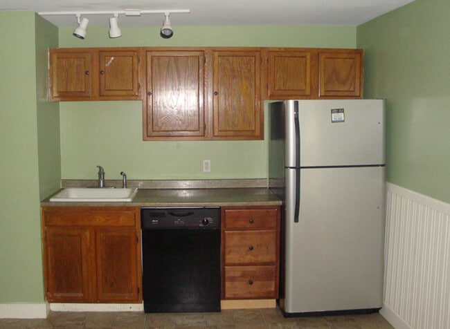 Building Photo - 11 Silk St