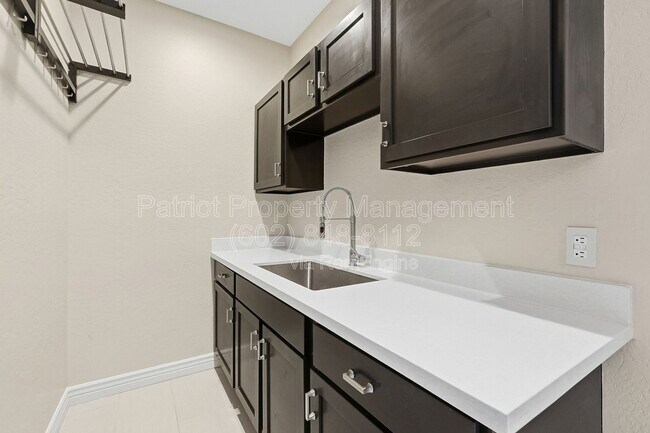 Building Photo - 11047 E Mirasol Cir