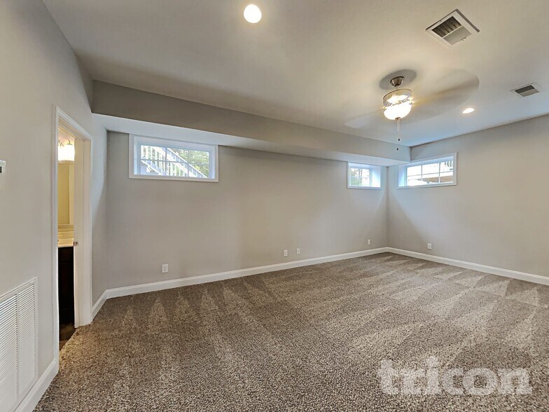 Building Photo - 1063 Spicer Dr