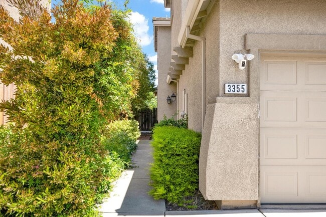 Building Photo - 3355 Seymour Ct