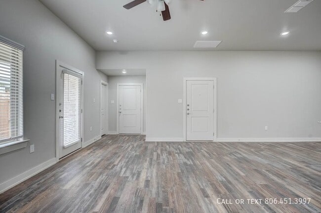 Building Photo - Gorgeous 3/2/2 in SW Lubbock