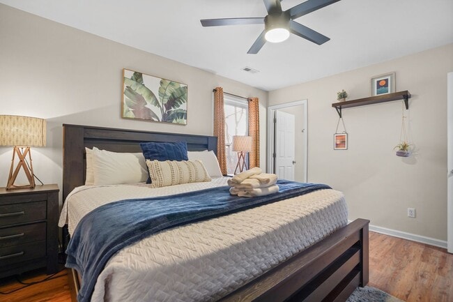 Building Photo - 914 Warren St