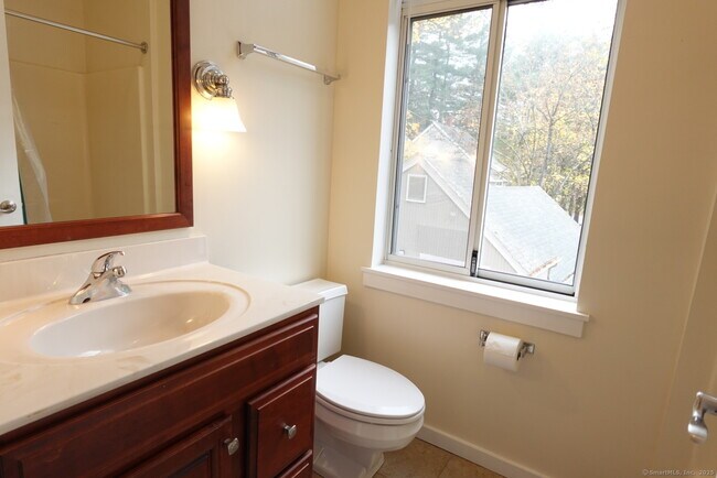 Building Photo - 17 Pepperidge Ct