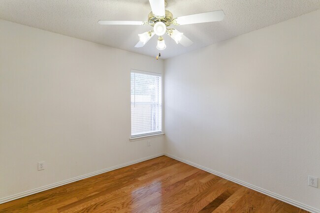 Building Photo - 366 Dalhart Dr