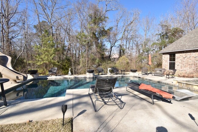 Building Photo - 7871 Oak Creek Trl