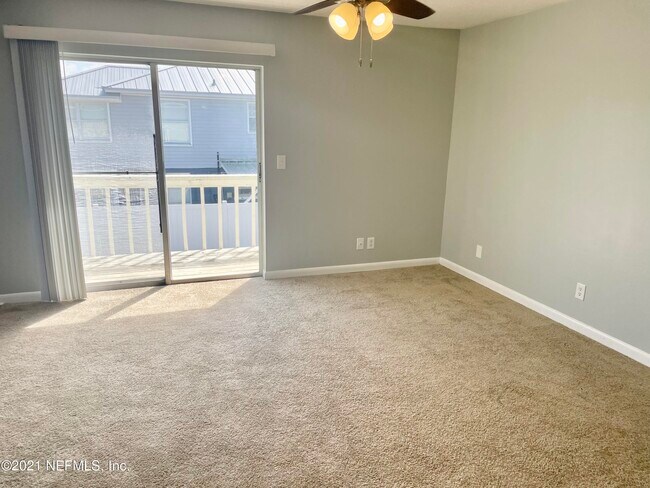 Building Photo - 614 4th St N